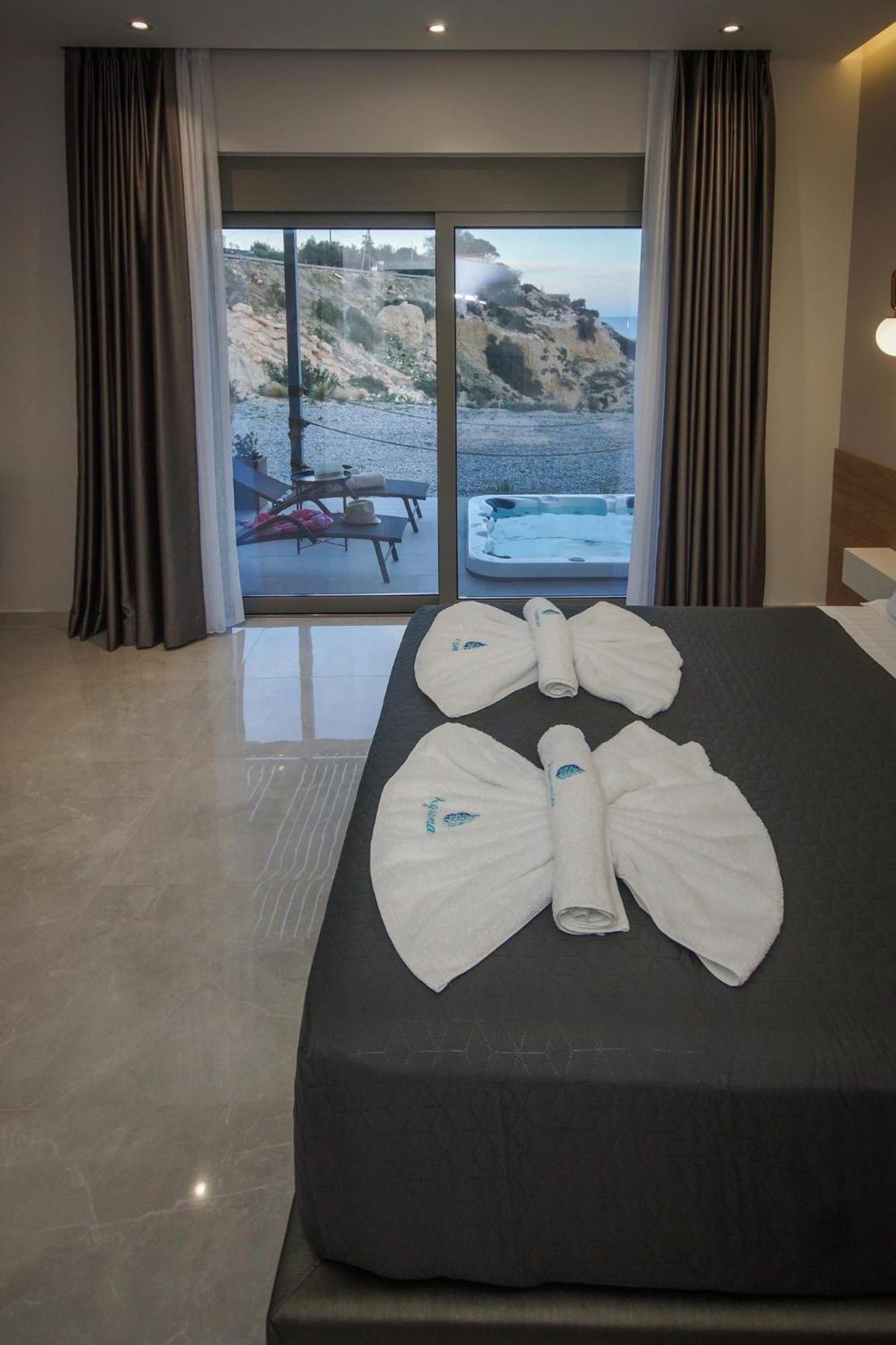 Aquamarine Luxury Suites Archangelos  Exteriör bild